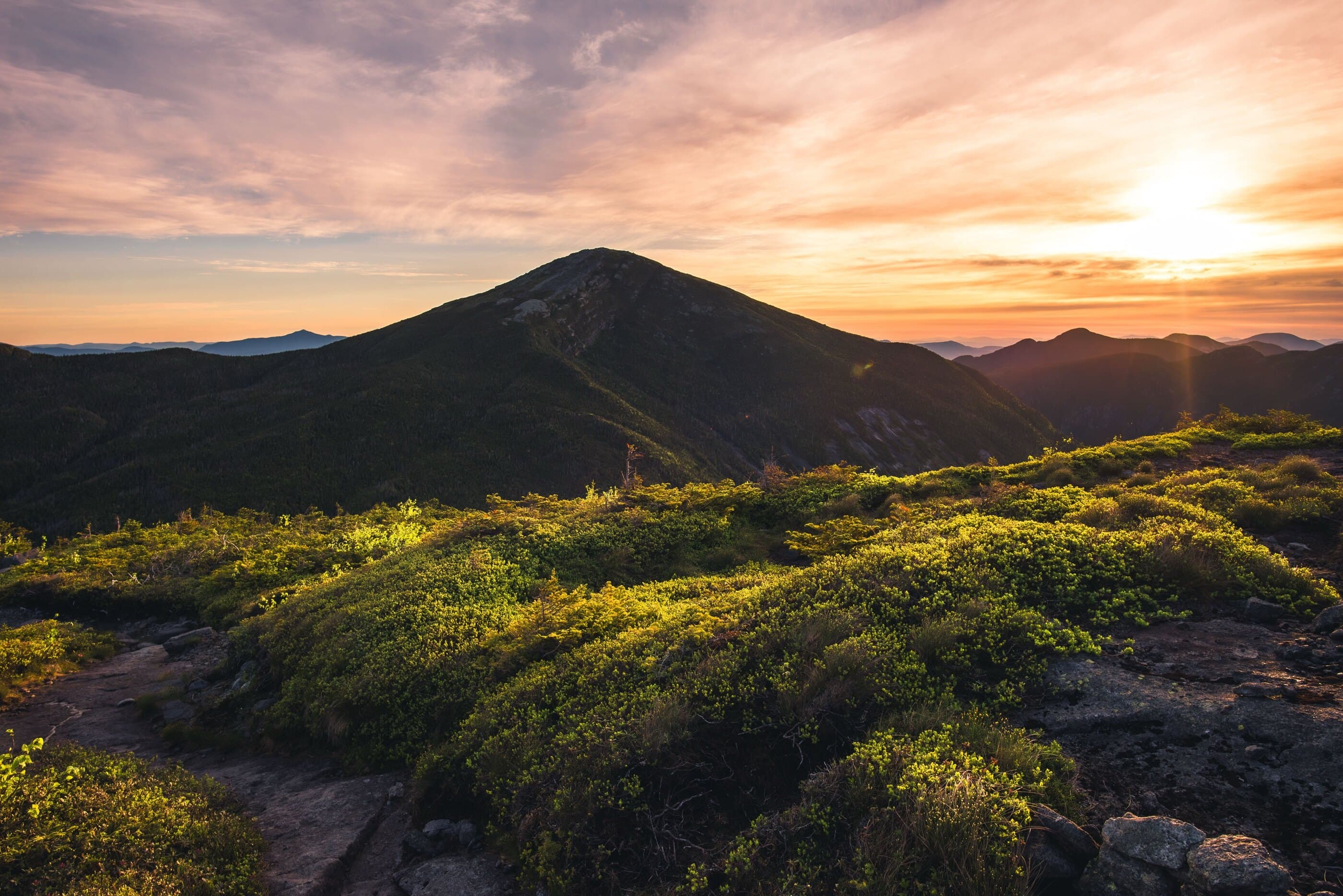 Mount Skylight scenic background